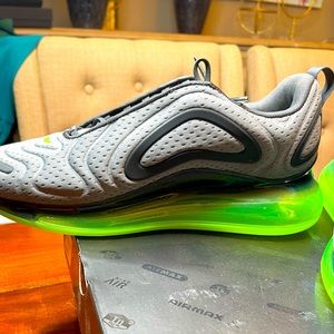 Nike Men Air Max 720 Grey Black Volt